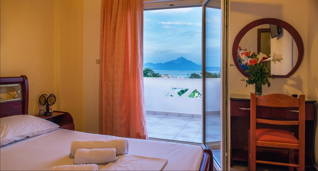 Hotel Stefani Sarti Phòng bức ảnh
